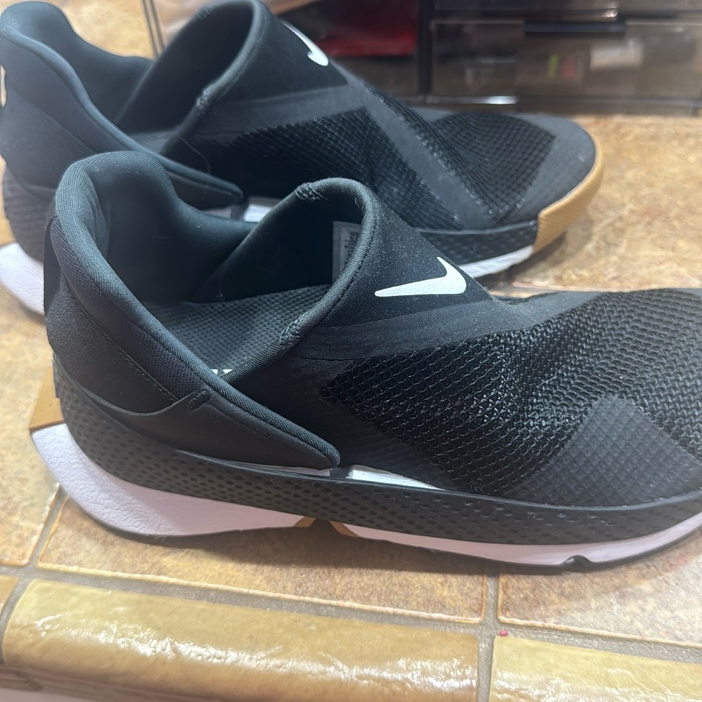 Size 7 women’s brand new Nike